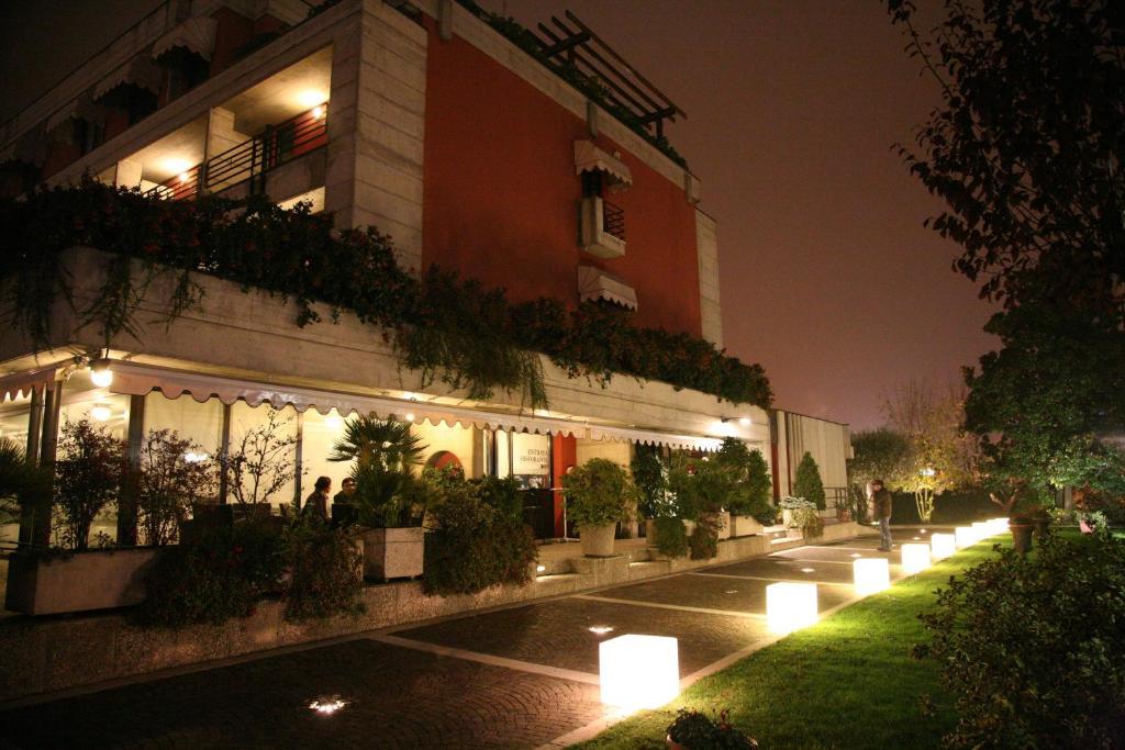 לניאגו Hotel Pergola מראה חיצוני תמונה